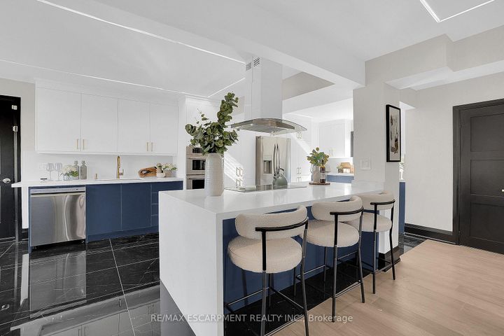 Photo 16 at 1915 Delaney Drive, Clarkson, Mississauga