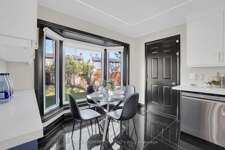 Photo 17 at 1915 Delaney Drive, Clarkson, Mississauga