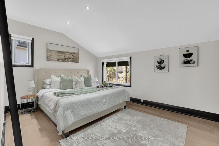 Photo 21 at 1915 Delaney Drive, Clarkson, Mississauga