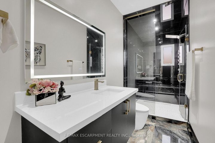 Photo 24 at 1915 Delaney Drive, Clarkson, Mississauga