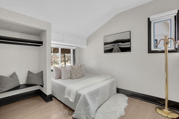 Photo 25 at 1915 Delaney Drive, Clarkson, Mississauga