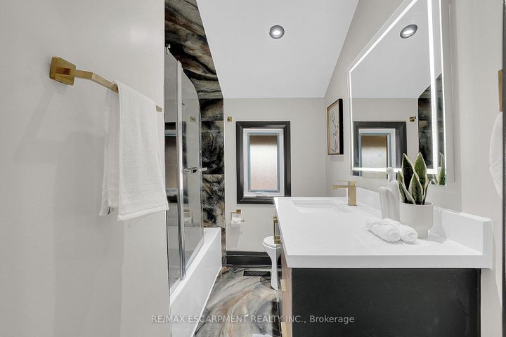 Photo 28 at 1915 Delaney Drive, Clarkson, Mississauga