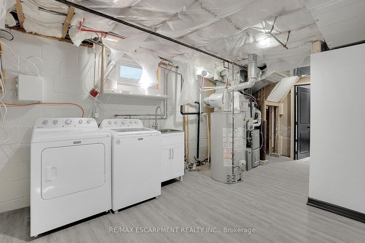 Photo 33 at 1915 Delaney Drive, Clarkson, Mississauga