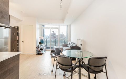 Photo 11 at 901 - 50 Bruyeres Mews, Niagara, Toronto