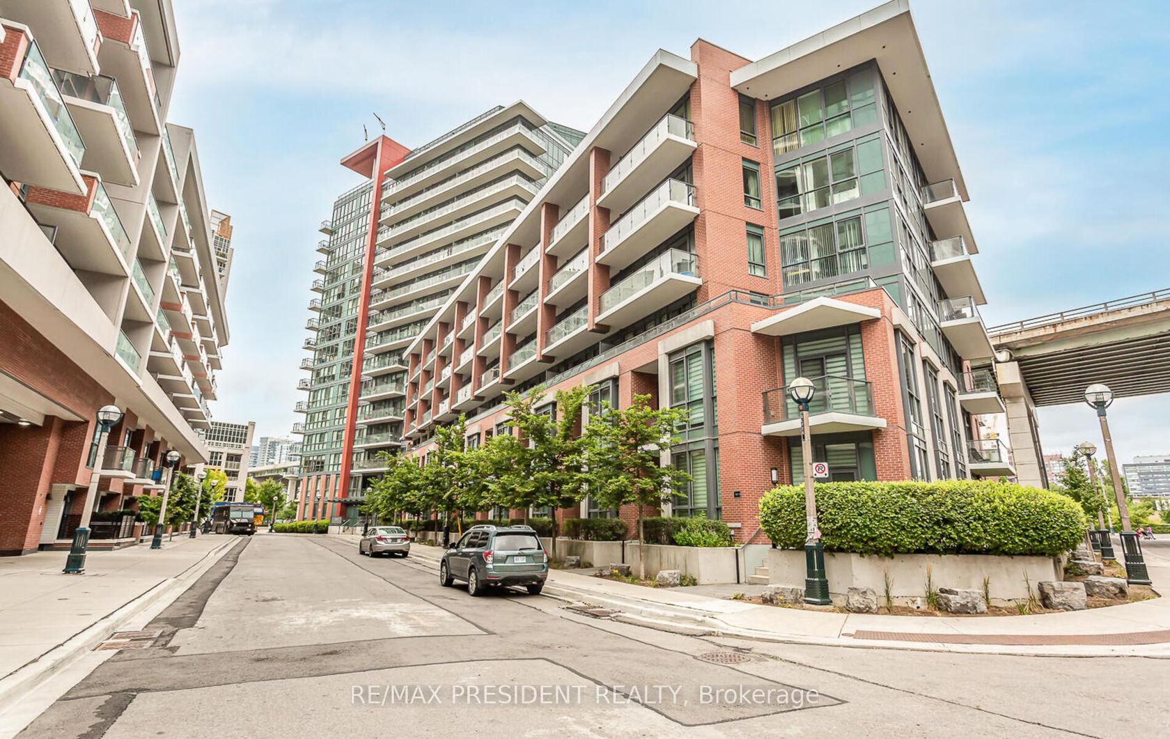 901 - 50 Bruyeres Mews, Niagara, Toronto photo number 2