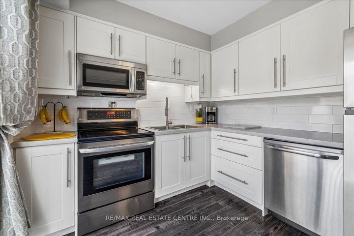 Photo 9 at 49 - 1155 Paramount Drive, Stoney Creek Mountain, Hamilton