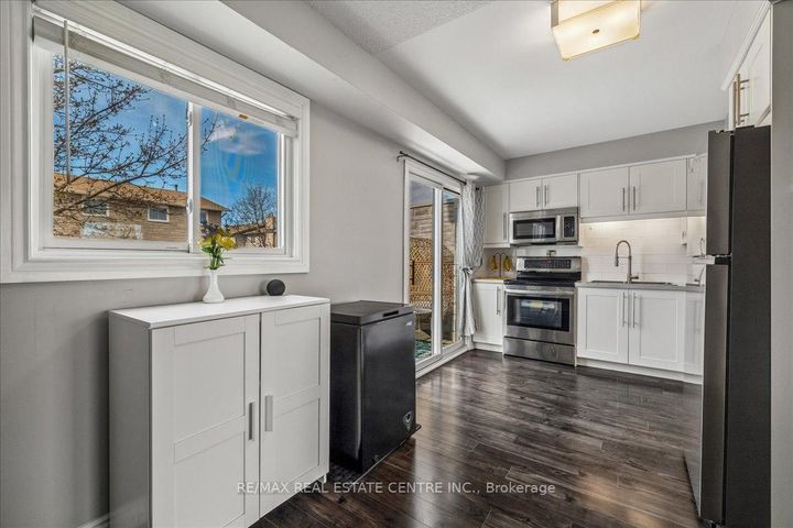 Photo 12 at 49 - 1155 Paramount Drive, Stoney Creek Mountain, Hamilton