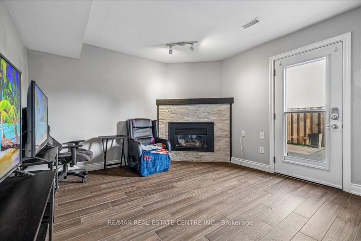 Photo 13 at 49 - 1155 Paramount Drive, Stoney Creek Mountain, Hamilton