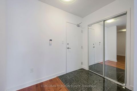 Photo 3 at 609 - 10 Navy Wharf Court, Waterfront Communities C1, Toronto