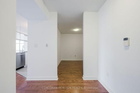 Photo 4 at 609 - 10 Navy Wharf Court, Waterfront Communities C1, Toronto