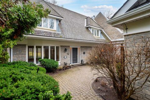 Photo 2 at 462 Beacon Hall Drive, Aurora Estates, Aurora