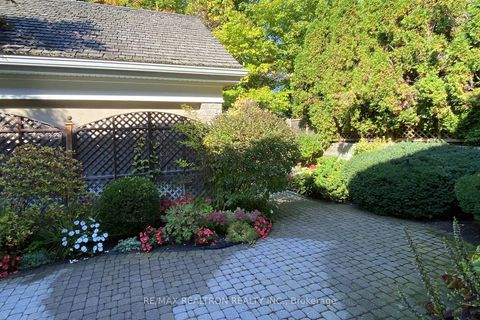 Photo 5 at 462 Beacon Hall Drive, Aurora Estates, Aurora