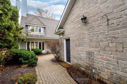 Photo 7 at 462 Beacon Hall Drive, Aurora Estates, Aurora