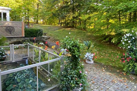 Photo 9 at 462 Beacon Hall Drive, Aurora Estates, Aurora