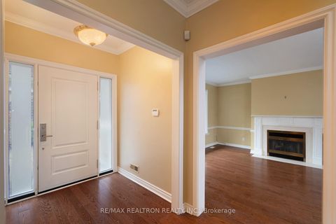 Photo 12 at 462 Beacon Hall Drive, Aurora Estates, Aurora