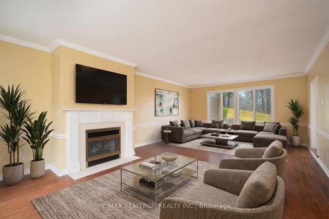 Photo 14 at 462 Beacon Hall Drive, Aurora Estates, Aurora