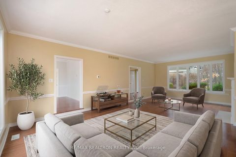 Photo 15 at 462 Beacon Hall Drive, Aurora Estates, Aurora