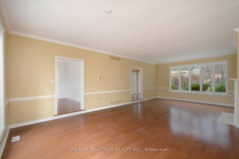 Photo 18 at 462 Beacon Hall Drive, Aurora Estates, Aurora