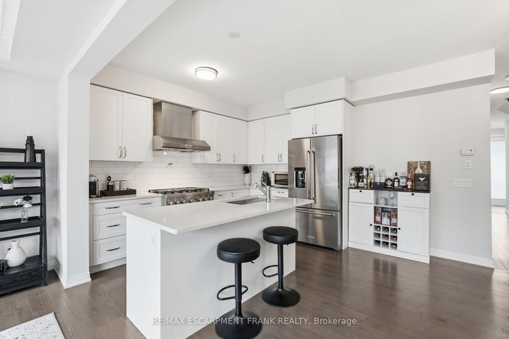 Photo 10 at 171 Spitfire Drive, Mount Hope, Hamilton