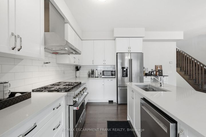 Photo 11 at 171 Spitfire Drive, Mount Hope, Hamilton