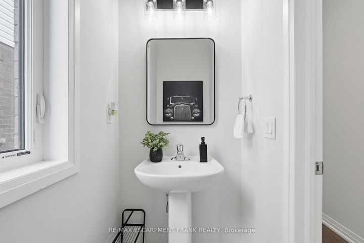 Photo 24 at 171 Spitfire Drive, Mount Hope, Hamilton