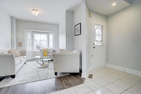 Photo 7 at 110 Dunoon Drive, Maple, Vaughan