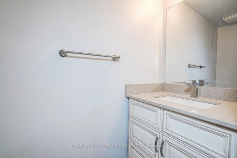 Photo 10 at 110 Dunoon Drive, Maple, Vaughan