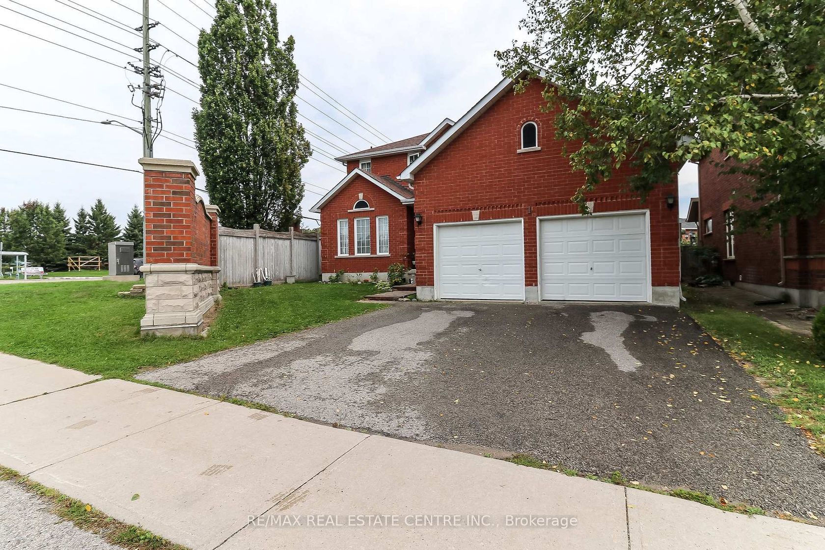 1 Sandringham Drive, Shore, Barrie photo number 2