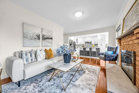 Photo 7 at 887 College Manor Drive, College Manor, Newmarket