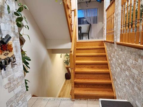 Photo 2 at 99 Lucena Crescent, Maple, Vaughan