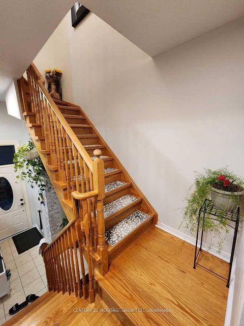 Photo 3 at 99 Lucena Crescent, Maple, Vaughan