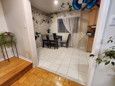 Photo 4 at 99 Lucena Crescent, Maple, Vaughan