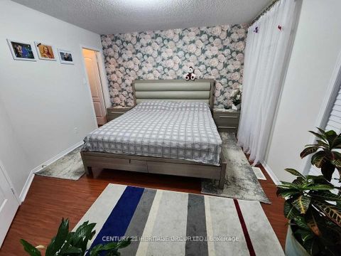 Photo 7 at 99 Lucena Crescent, Maple, Vaughan