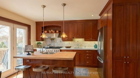 Photo 8 at 69 Mayfield Avenue, Swansea, Toronto