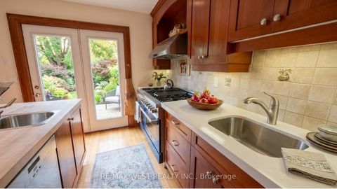 Photo 9 at 69 Mayfield Avenue, Swansea, Toronto