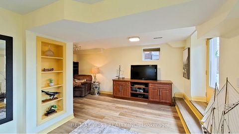 Photo 13 at 69 Mayfield Avenue, Swansea, Toronto