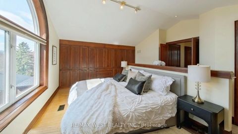 Photo 16 at 69 Mayfield Avenue, Swansea, Toronto