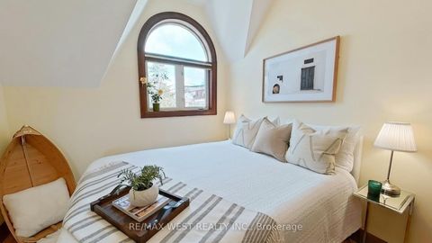 Photo 18 at 69 Mayfield Avenue, Swansea, Toronto