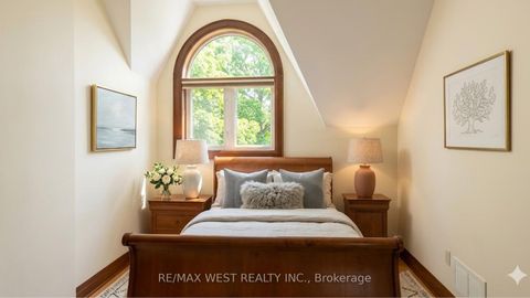 Photo 20 at 69 Mayfield Avenue, Swansea, Toronto