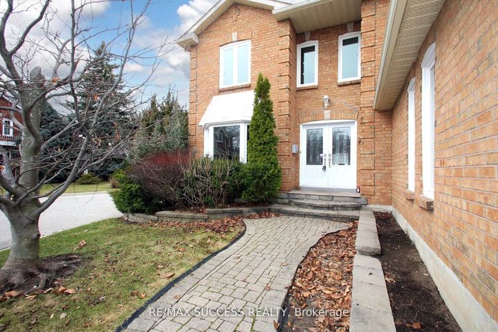 Photo 2 at 6643 Mockingbird Lane, Lisgar, Mississauga