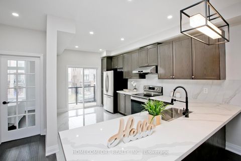 Photo 7 at 42 Vantage Loop, Woodland Hill, Newmarket