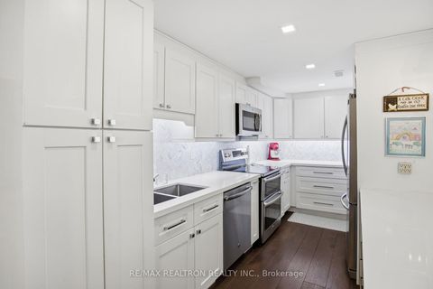 Photo 3 at 908 - 3000 Bathurst Street, Lawrence, Toronto