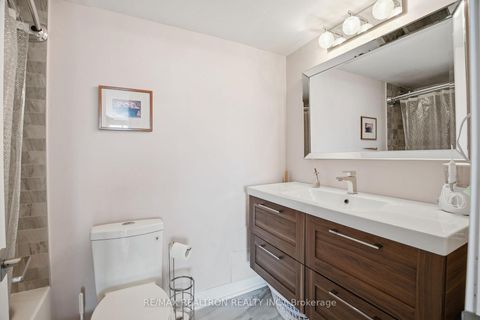 Photo 8 at 908 - 3000 Bathurst Street, Lawrence, Toronto