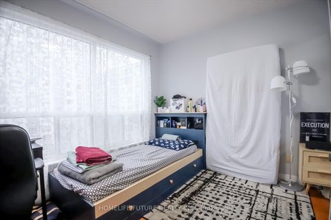 Photo 13 at 816 - 2550 Lawrence Avenue E, Dorset Park, Toronto