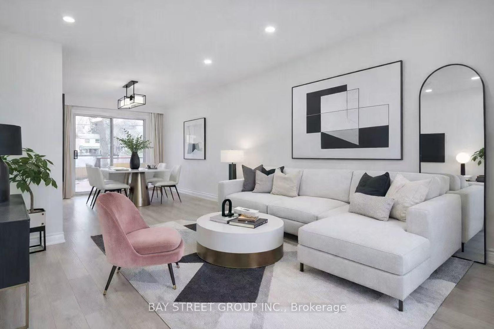 150 Vauxhall Drive, Dorset Park, Toronto photo number 2