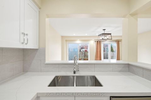 Photo 6 at 212 Venice Gate Drive, Vellore Village, Vaughan