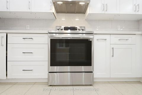 Photo 8 at 212 Venice Gate Drive, Vellore Village, Vaughan