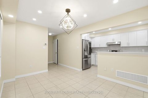 Photo 10 at 212 Venice Gate Drive, Vellore Village, Vaughan