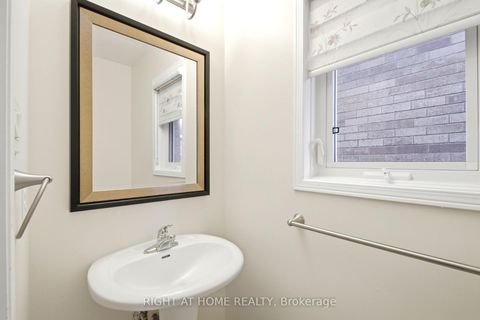 Photo 11 at 212 Venice Gate Drive, Vellore Village, Vaughan