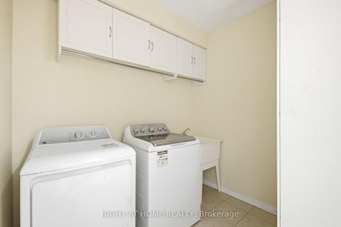 Photo 12 at 212 Venice Gate Drive, Vellore Village, Vaughan